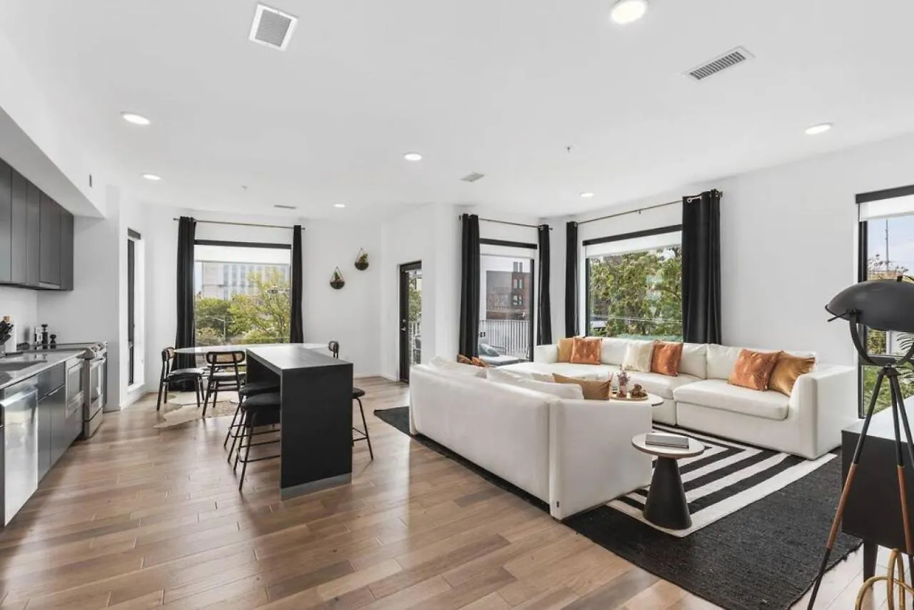 3 Bedroom Oasis On The River With 2 Private Patios Nashville Lägenhet